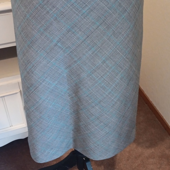 Dana Buchman Plaid Straight Skirt - Picture 3 of 9